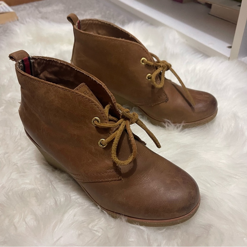 Sperry Wedge Brown Leather Ankle Boots with gold detailing